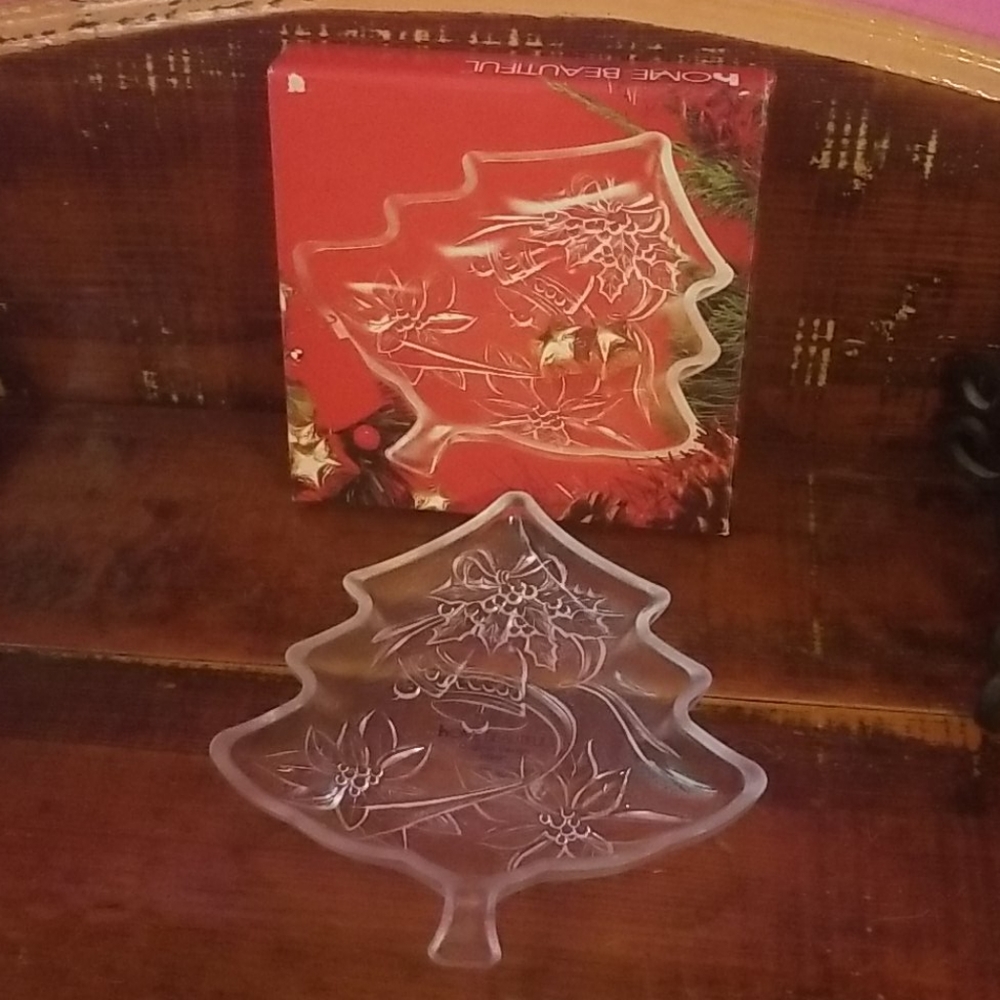 Home Beautiful 7 1/2" Glass Christmas Tree Dish